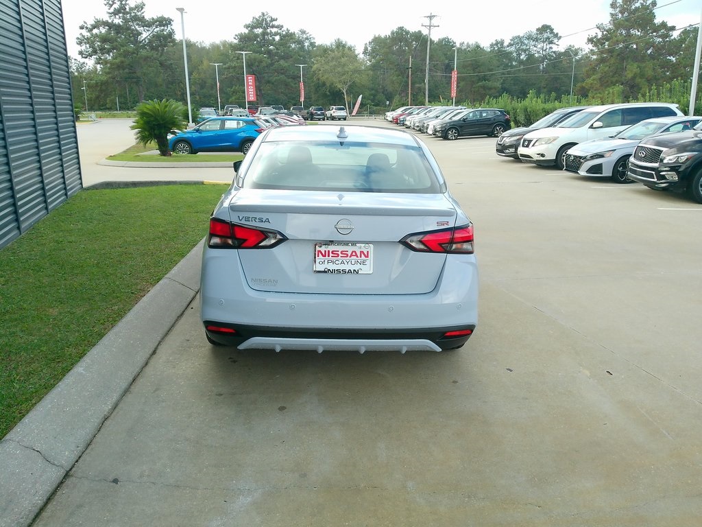 2025 Nissan Versa SR photo 4