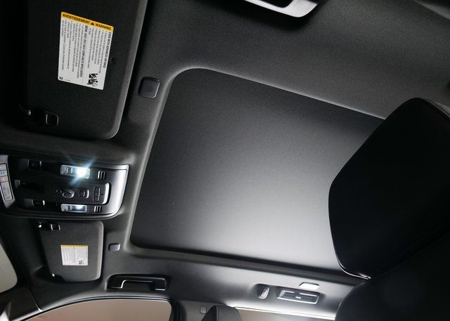 2021 Chevrolet Suburban Z71 photo 24