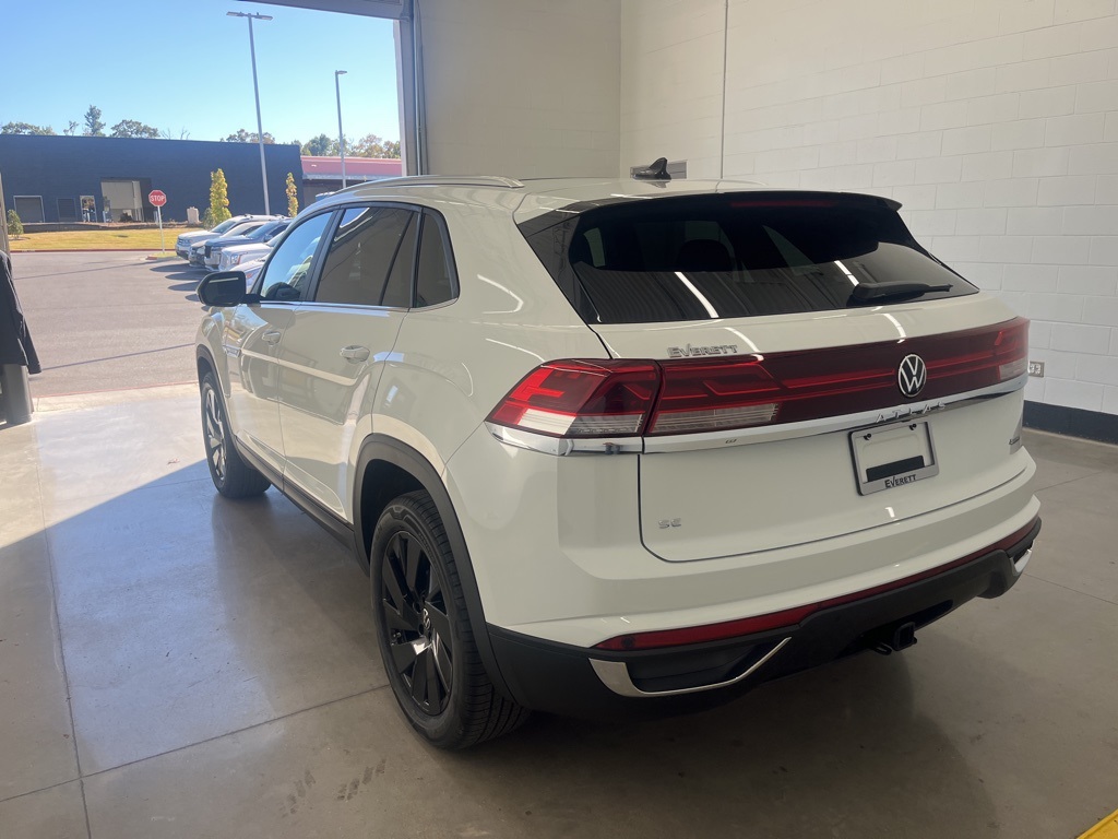 2025 Volkswagen Atlas Cross Sport SE Technology photo 3