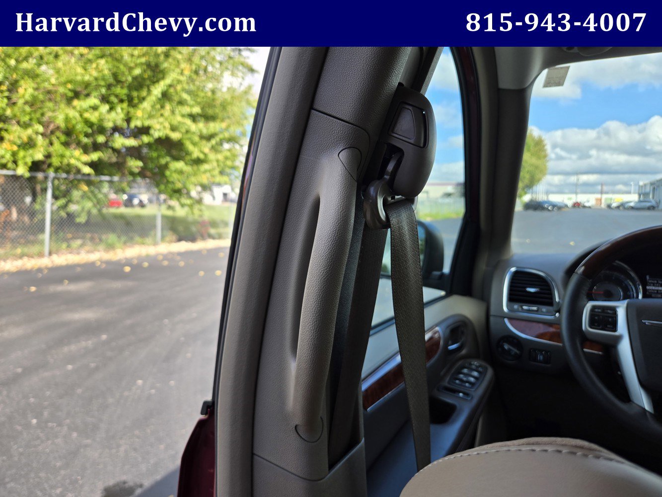 2015 Chrysler Town & Country Limited Platinum photo 22