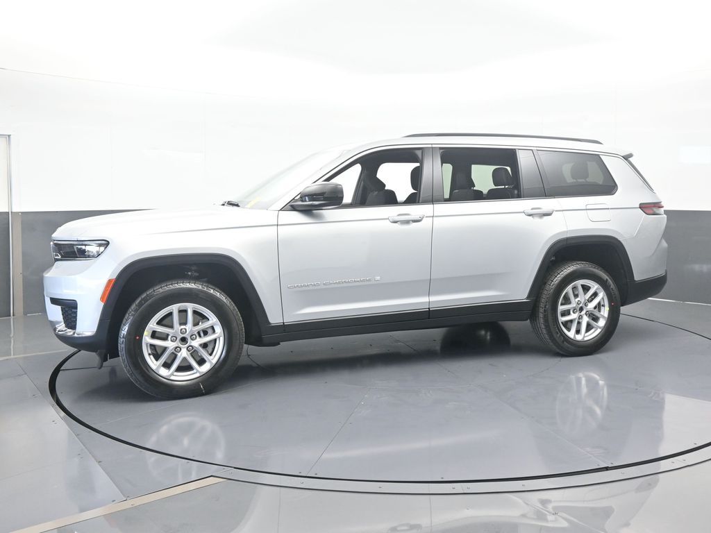 2025 Jeep Grand Cherokee Laredo photo 2