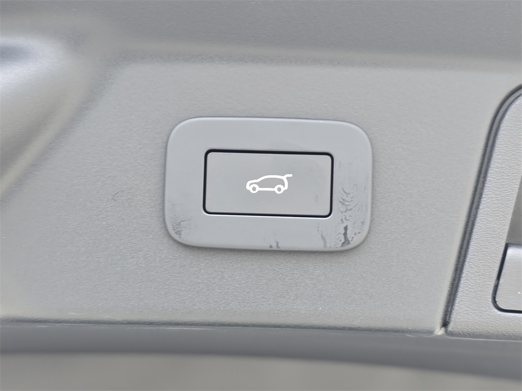 2026 Land Rover Range Rover Velar SE photo 13