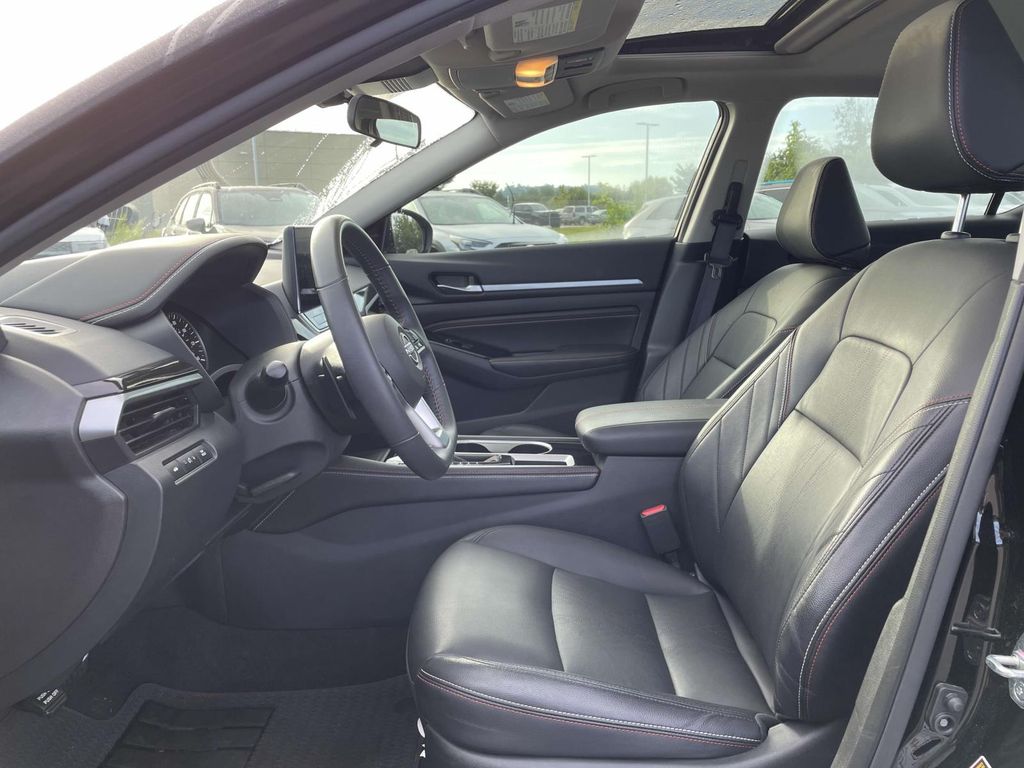2023 Nissan Altima 2.5 SR photo 8
