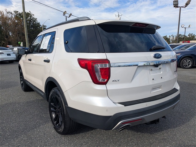 2016 Ford Explorer XLT photo 4
