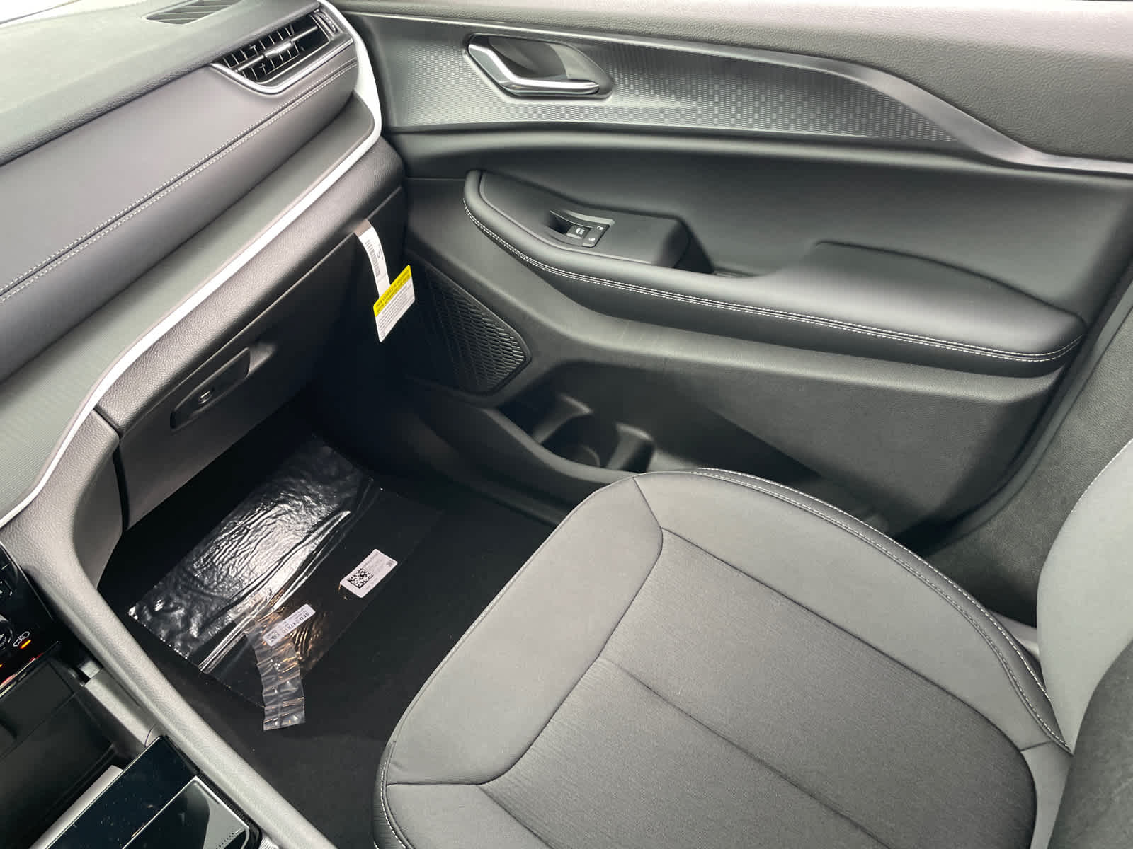 2025 Jeep Grand Cherokee Laredo photo 13