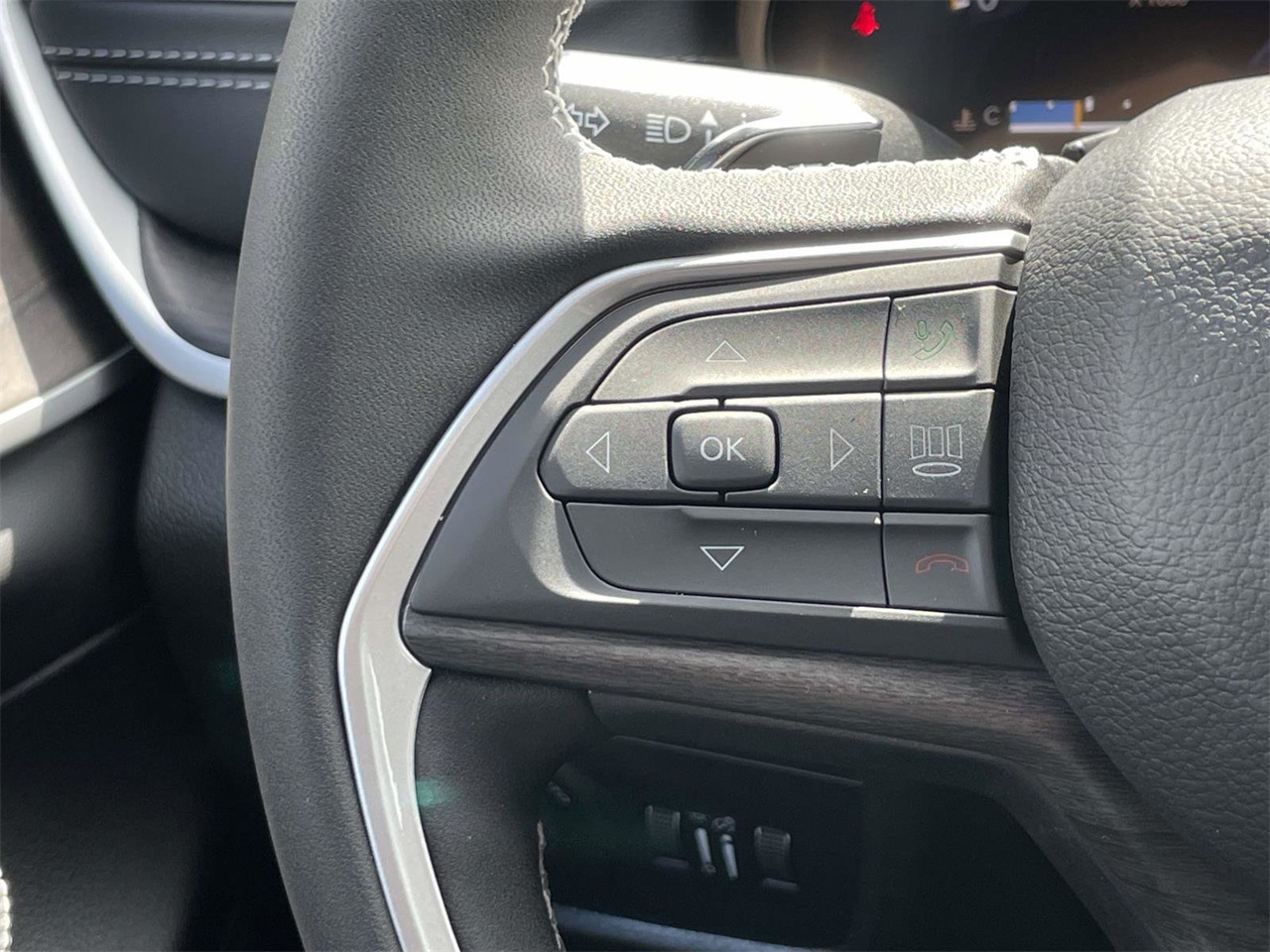 2025 Jeep Grand Cherokee Limited photo 9