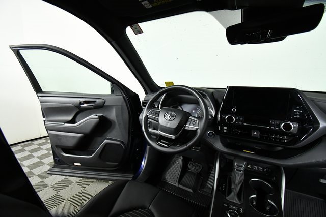 2024 Toyota Highlander LE photo 17