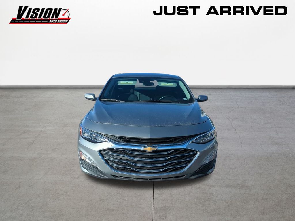 2024 Chevrolet Malibu Premier 2LT photo 2