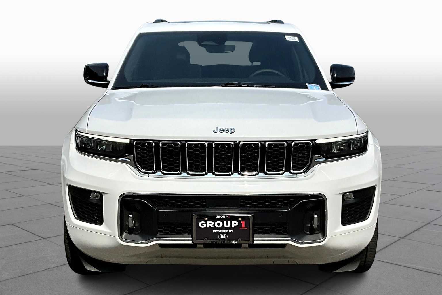 2023 Jeep Grand Cherokee Overland photo 2
