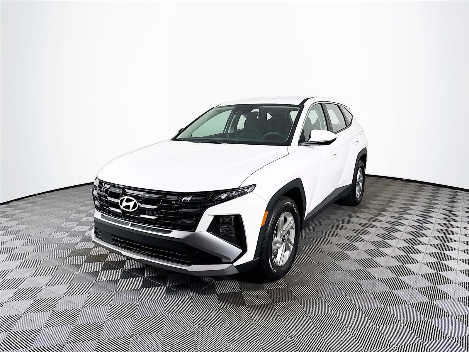 2025 Hyundai Tucson SE photo 3
