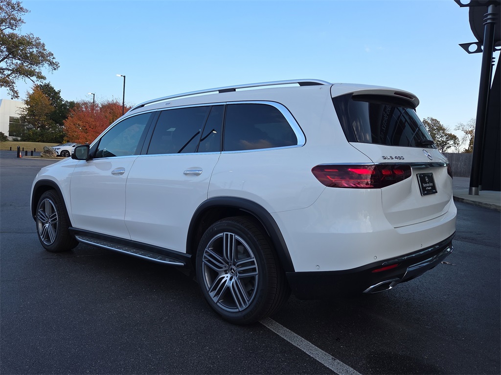 2026 Mercedes Benz GLS 450 4MATIC photo 3