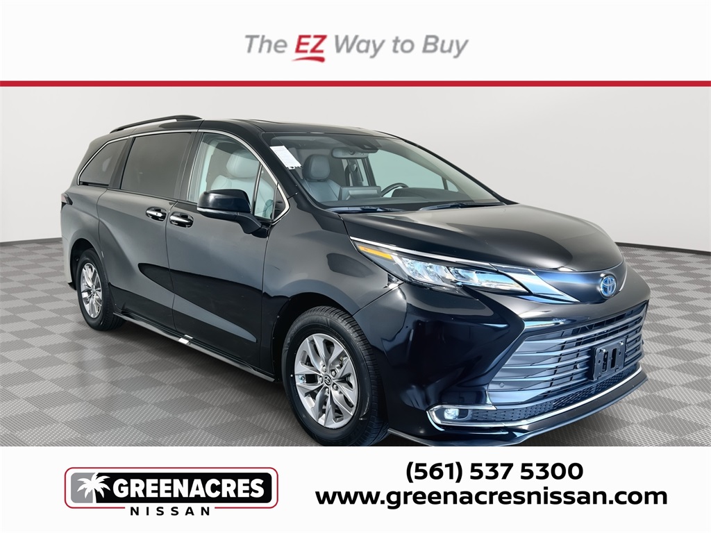 2023 Toyota Sienna XLE's photo