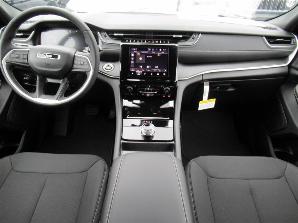 2025 Jeep Grand Cherokee Laredo X photo 11
