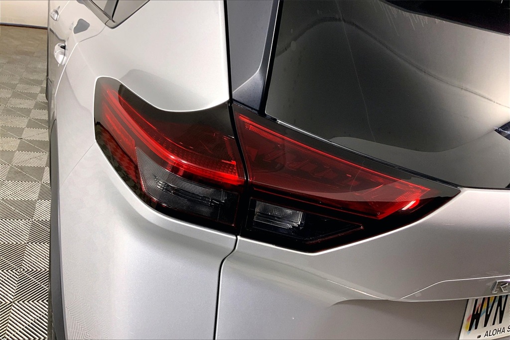 2023 Nissan Rogue SV photo 28