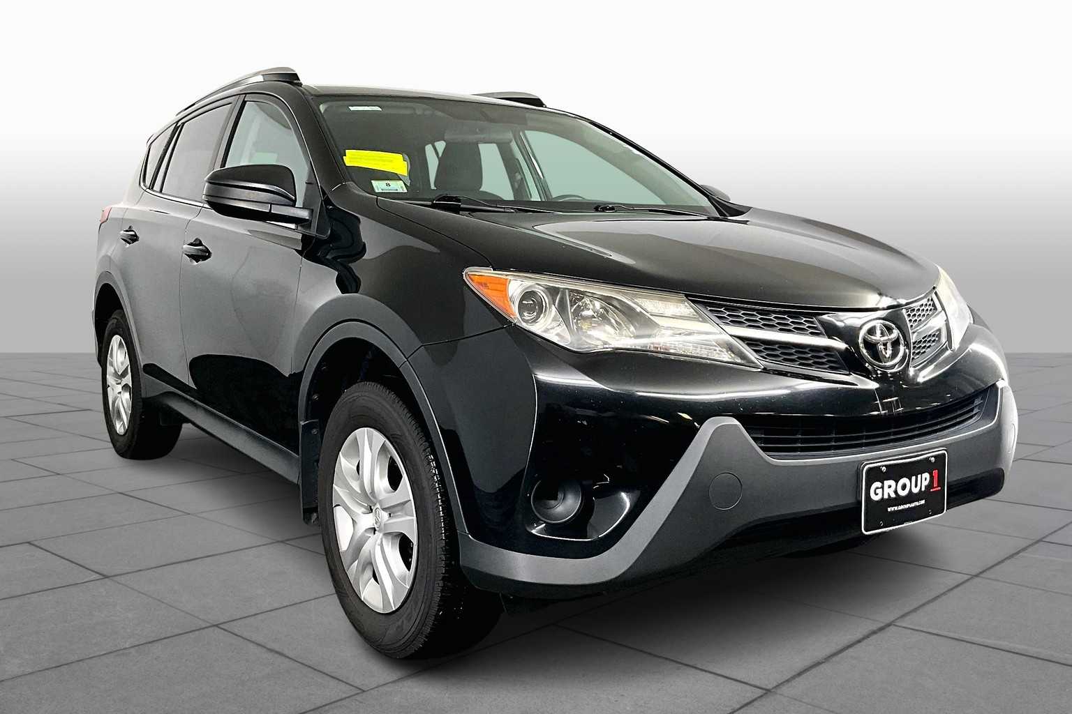 2015 Toyota RAV4 LE photo 2