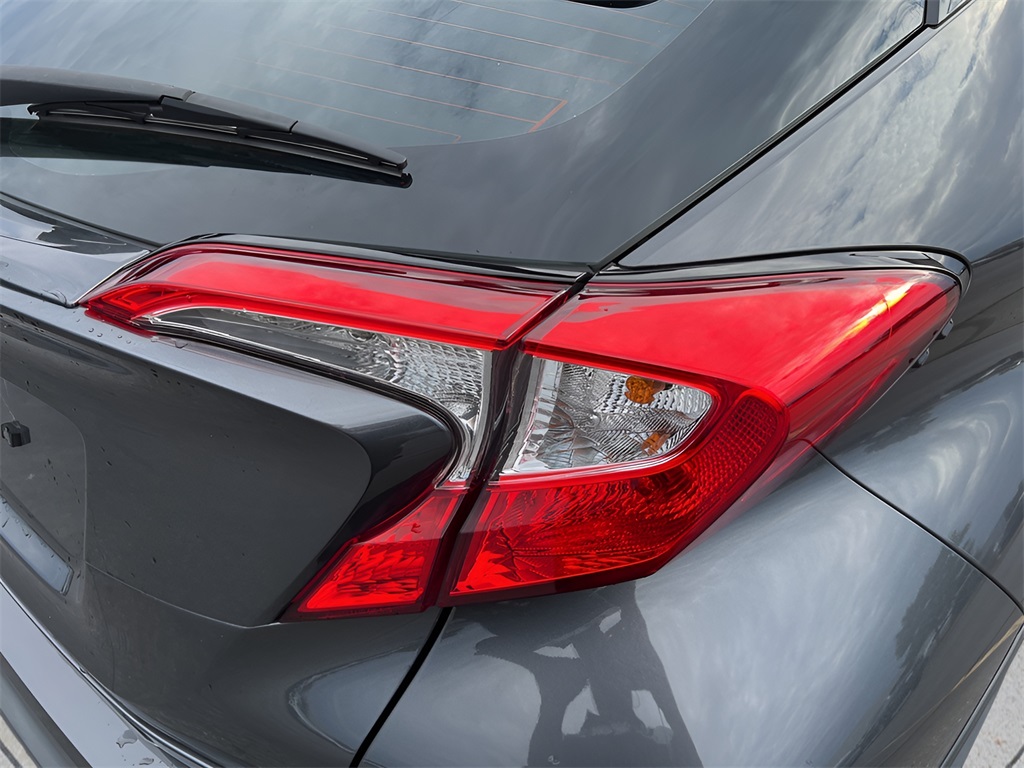 2018 Toyota C-HR XLE photo 29