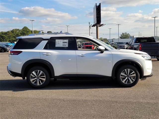 2025 Nissan Pathfinder SL photo 2
