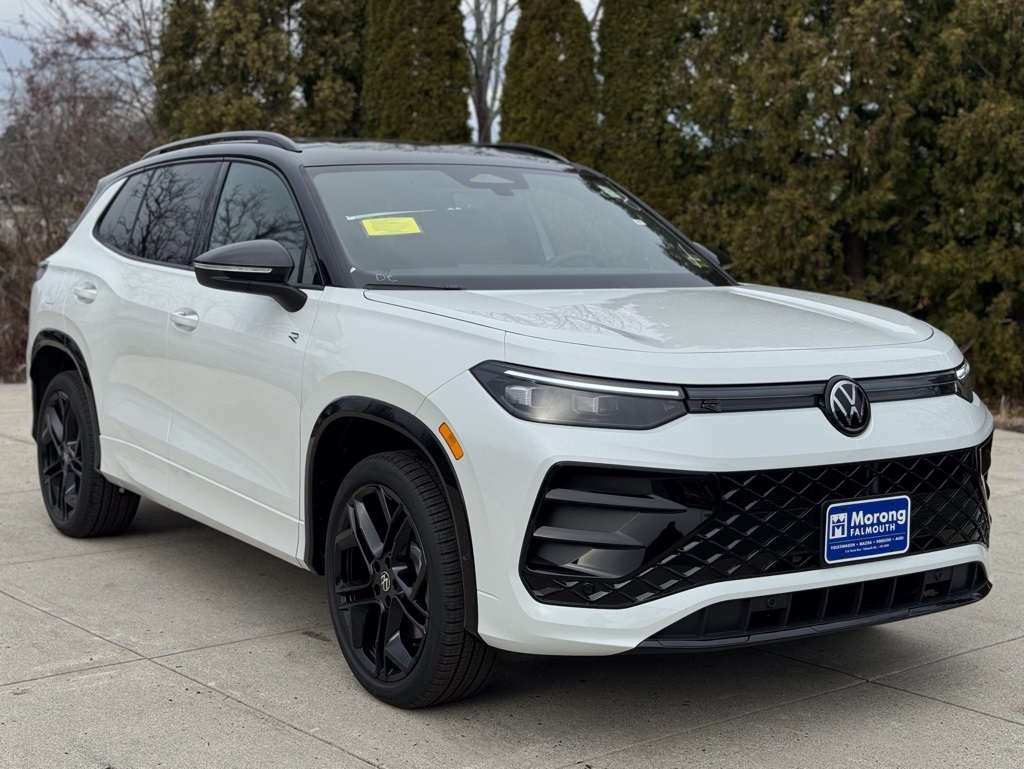 2026 Volkswagen Tiguan SE R-LINE BLACK's photo