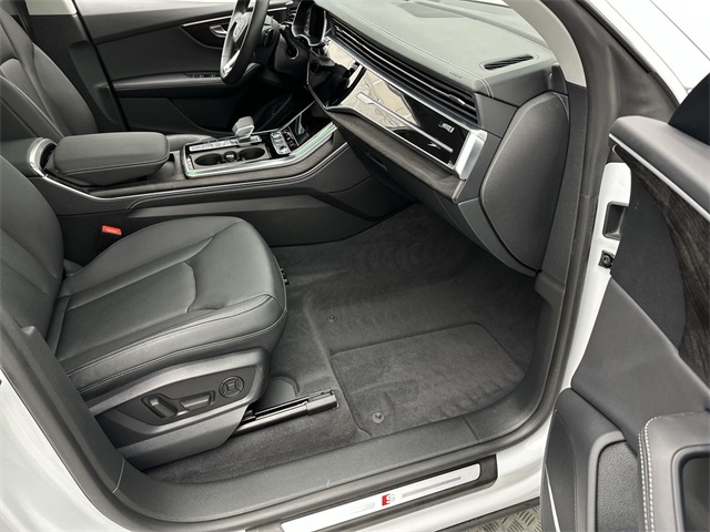 2023 Audi Q8 55 Prestige photo 16