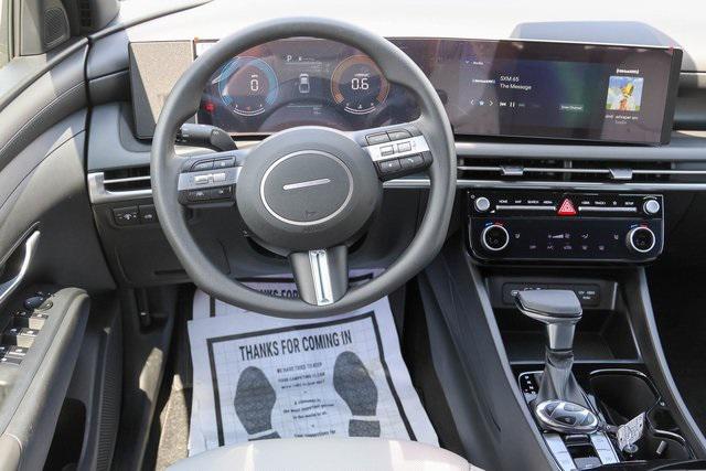 New 2025 Black Hyundai SEL FWD image 12