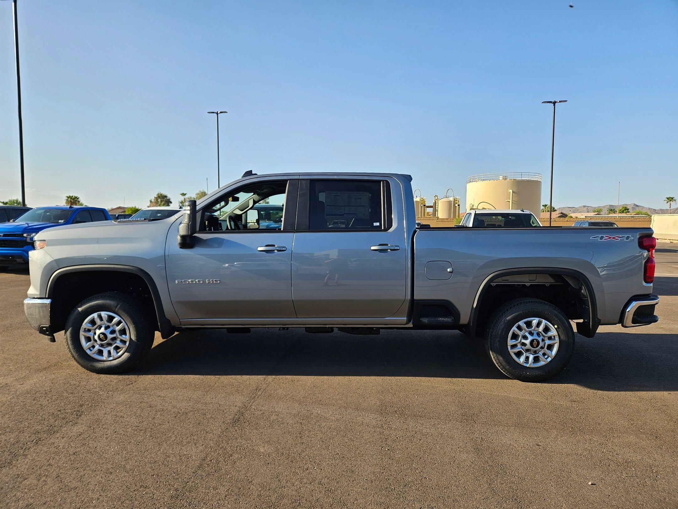 2025 Chevrolet Silverado 2500HD LT photo 2