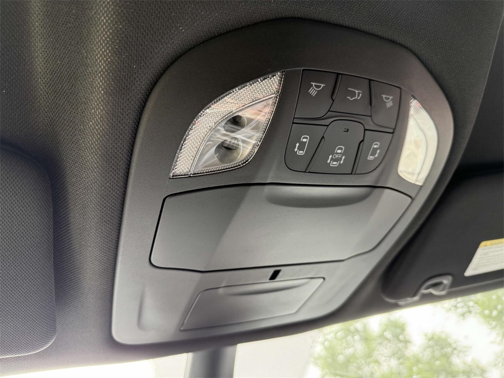 2025 Chrysler Pacifica photo 29