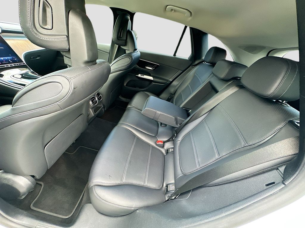 2024 Mercedes Benz GLC 300 photo 24