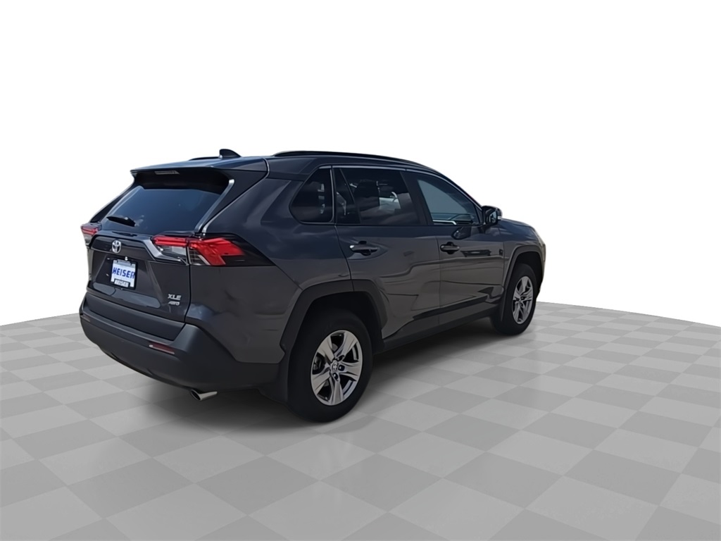 2022 Toyota RAV4 XLE photo 8