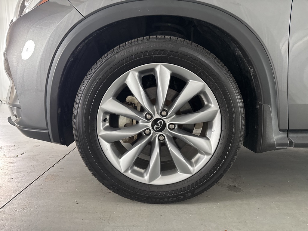 2022 Infiniti QX50 Luxe photo 4