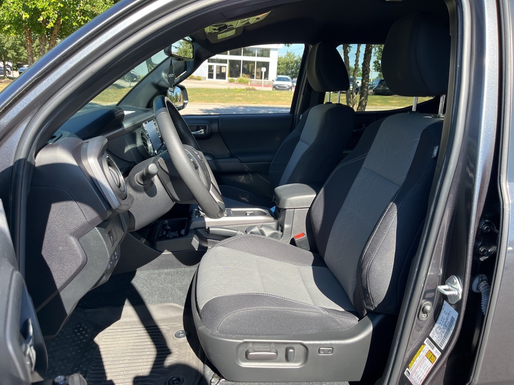 2022 Toyota Tacoma SR5 photo 9
