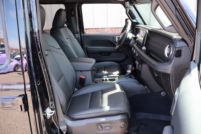 2025 Jeep Wrangler Sahara photo 47