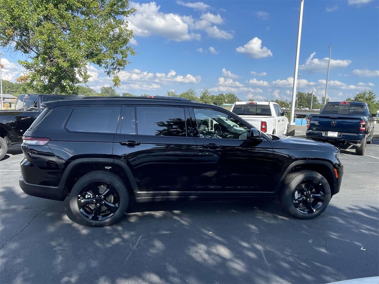 2025 Jeep Grand Cherokee Limited photo 3