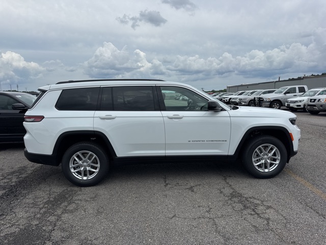 2025 Jeep Grand Cherokee Laredo X photo 2