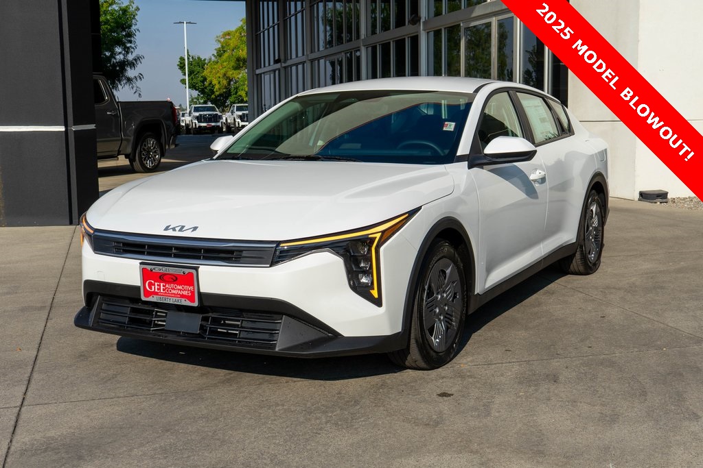 2025 Kia K4 LX photo 2