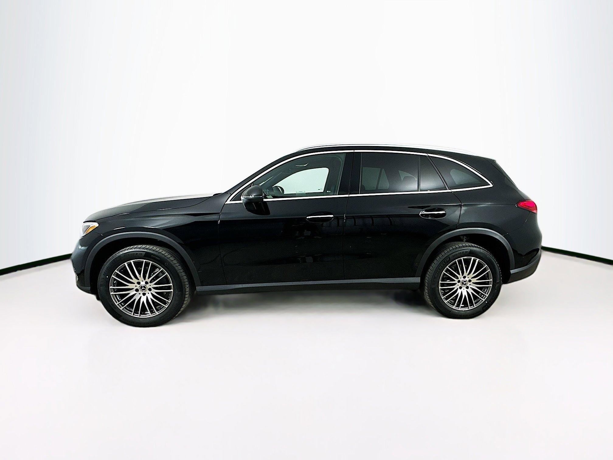 2025 Mercedes Benz GLC 300 4MATIC photo 2