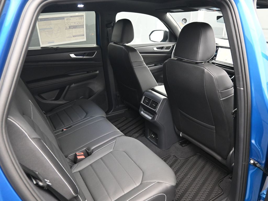 2025 Volkswagen Atlas Cross Sport SEL R-Line photo 42