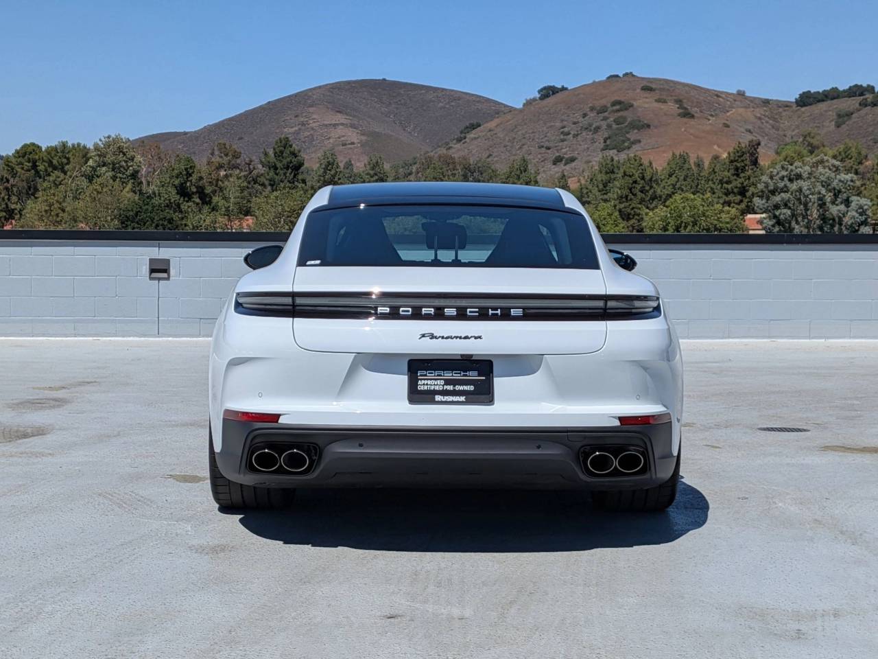 2025 Porsche Panamera Base photo 9