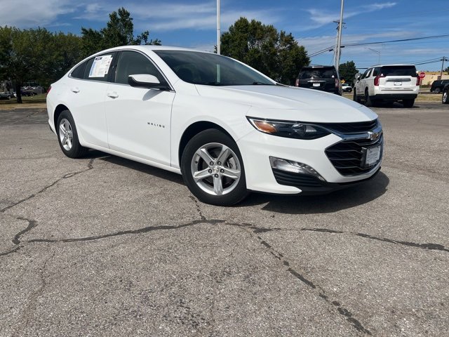 2024 Chevrolet Malibu 1LT photo 2