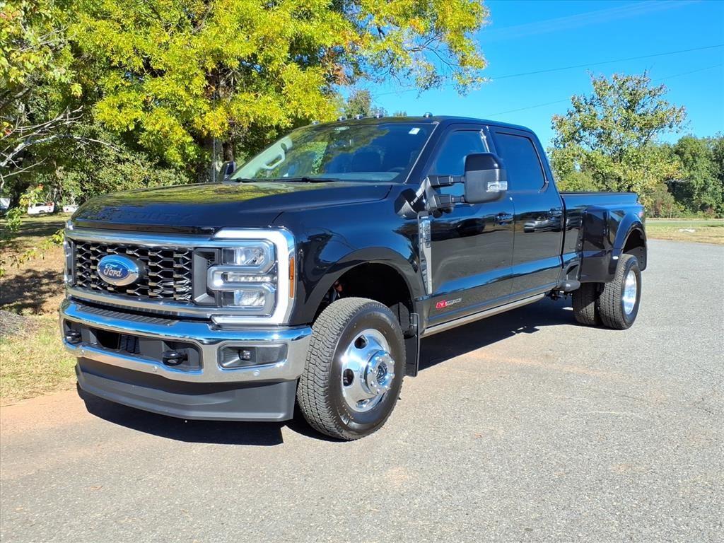 2026 Ford F-350 Super Duty Lariat's photo