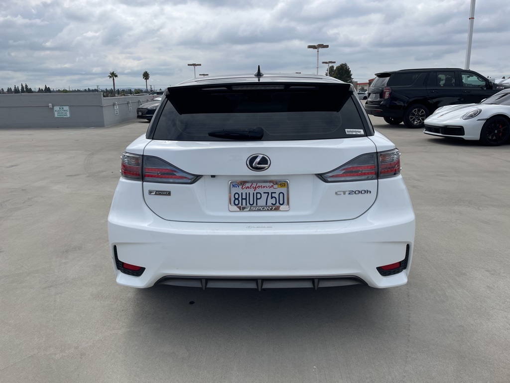 2016 Lexus CT 200h photo 3