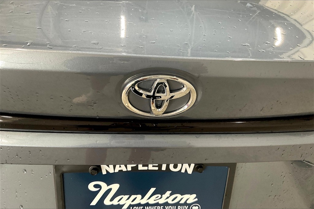 2022 Toyota Corolla LE photo 29