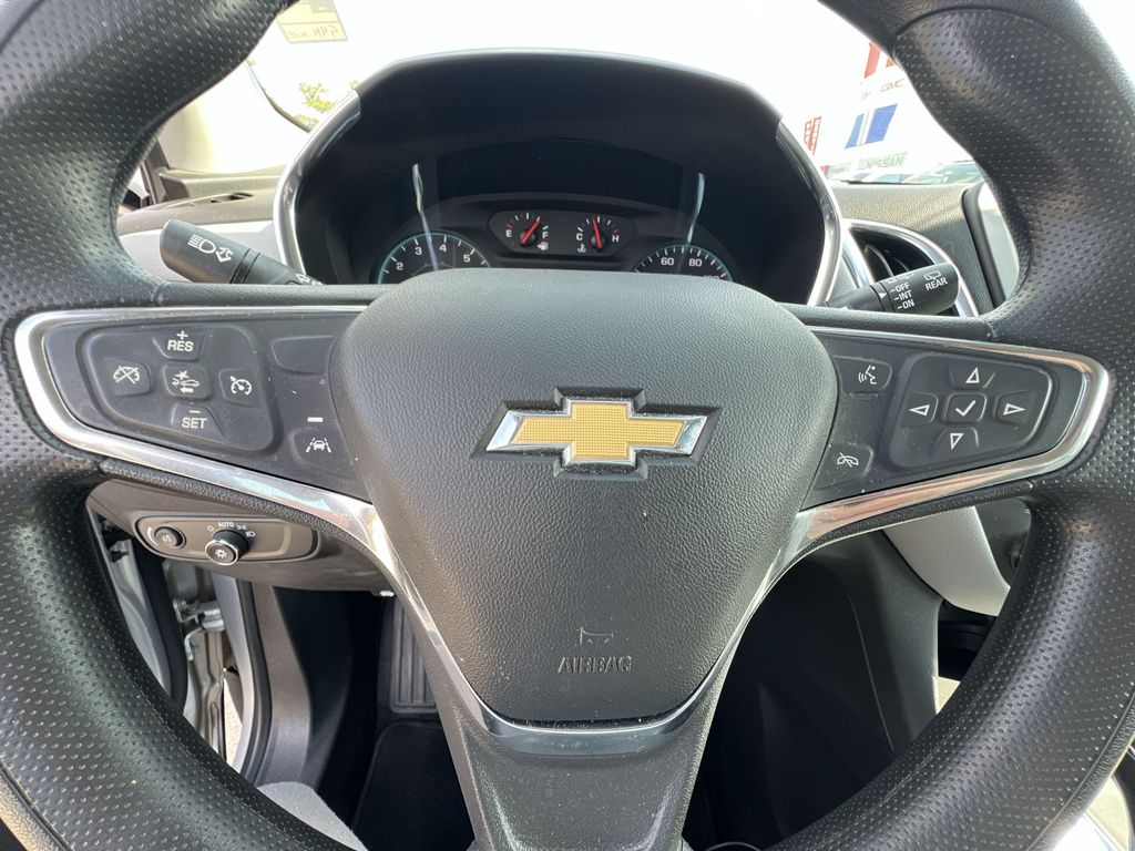 2021 Chevrolet Equinox LS photo 3