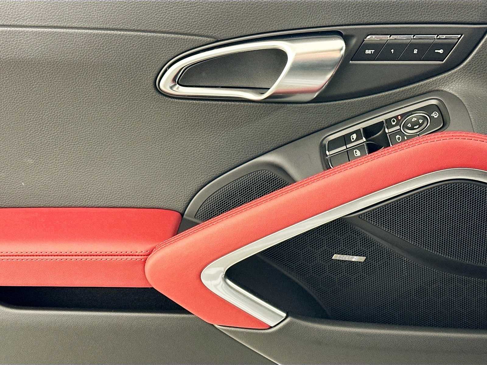 2025 Porsche Cayman photo 17