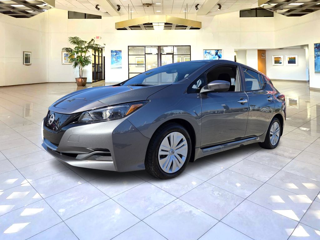 2024 Nissan Leaf S photo 3