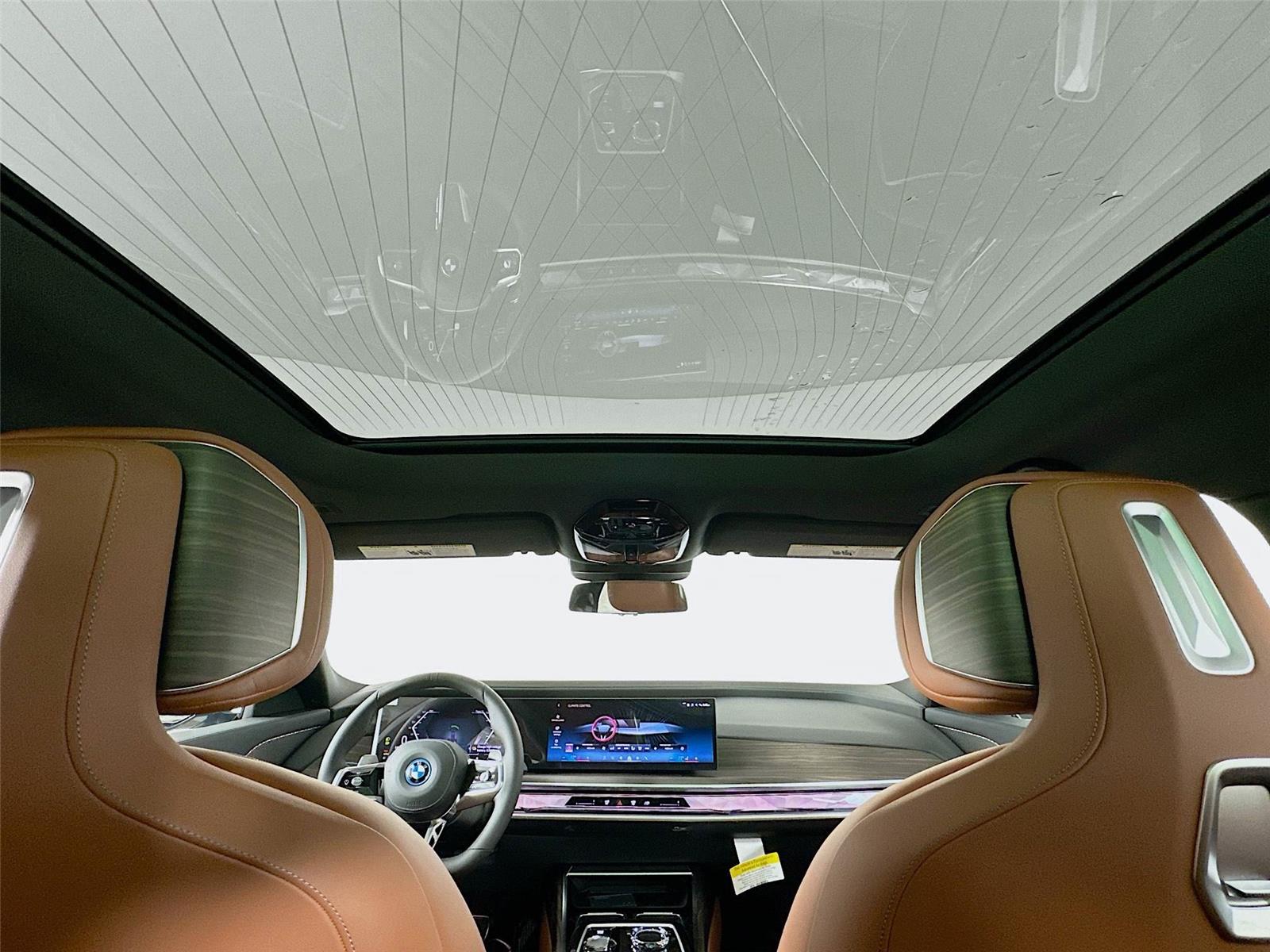 2026 Bmw 750e photo 23