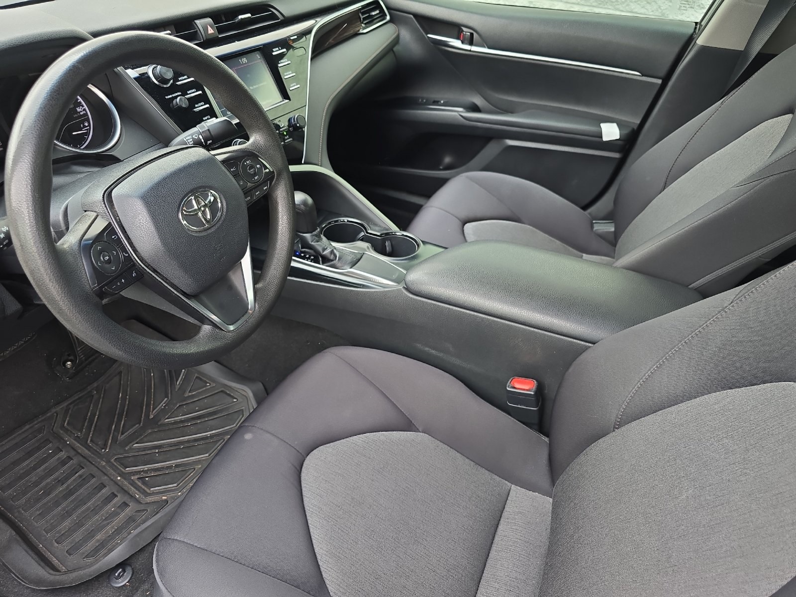2018 Toyota Camry SE XLE photo 9