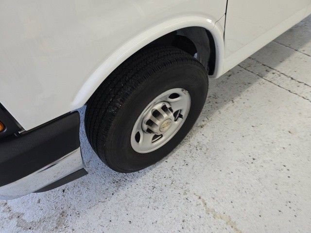 2022 Chevrolet Express Cargo Van 2500 photo 7