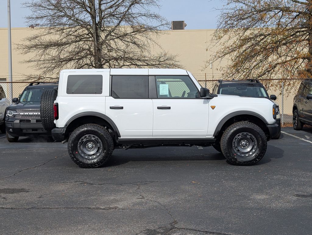 2025 Ford Bronco Badlands photo 3