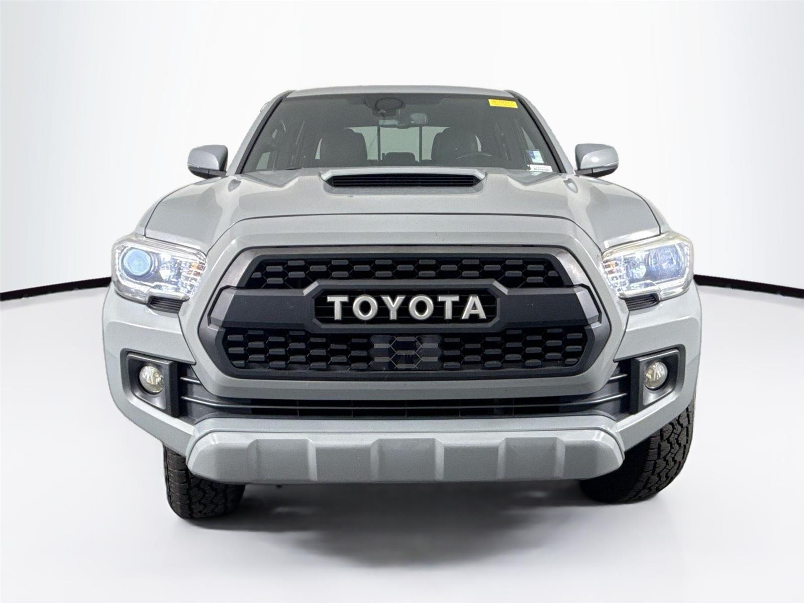 2019 Toyota Tacoma TRD Sport photo 3