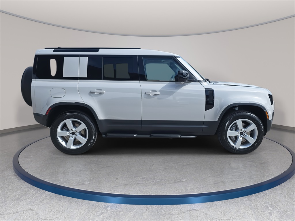 2026 Land Rover Defender 110 S photo 3